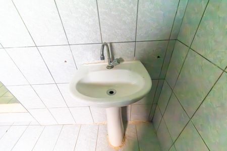 Casa para alugar com 90m², 2 quartos e 1 vaga Casa para alugar com 90m², 2 quartos e 1 vagaBanheiro Social