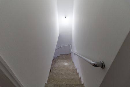 Casa à venda com 220m², 3 quartos e 2 vagasEscada