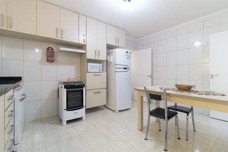 Casa à venda com 220m², 3 quartos e 2 vagasCozinha 