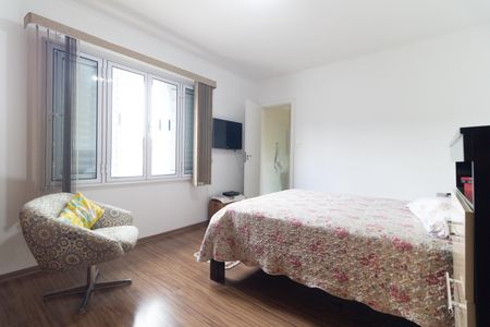 Casa à venda com 220m², 3 quartos e 2 vagasSuíte 1