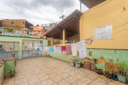 Casa à venda com 180m², 3 quartos e 2 vagasCasa 2 - Quintal / garagem 