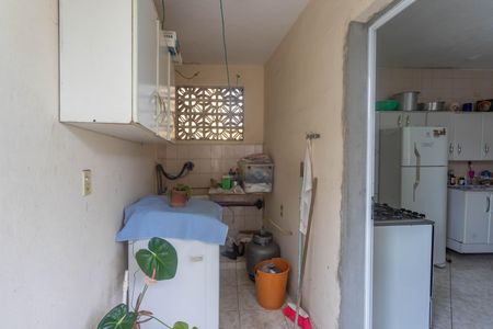 Casa à venda com 180m², 3 quartos e 2 vagasCasa 2 - Área de serviço 