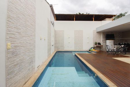 Casa à venda com 360m², 4 quartos e 3 vagasPiscina