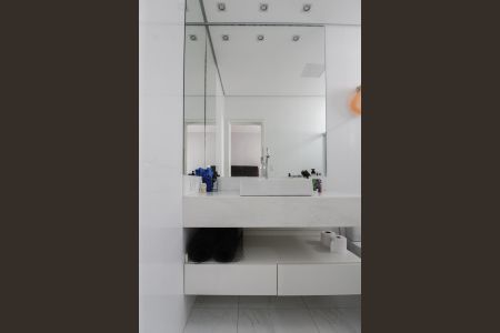 Casa à venda com 360m², 4 quartos e 3 vagasBanheiro da Suíte 2