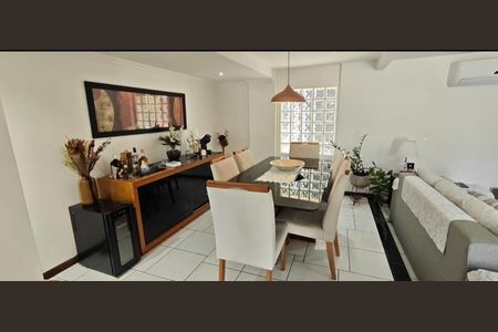 Casa para alugar com 250m², 4 quartos e 2 vagasSala