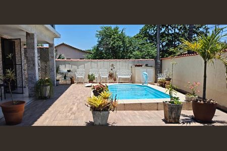 Casa para alugar com 250m², 4 quartos e 2 vagasÁrea externa