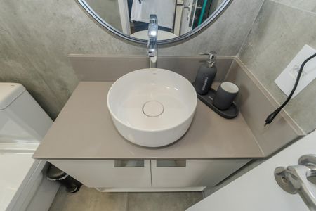 Banheiro de kitnet/studio para alugar com 1 quarto, 27m² em Bela Vista, São Paulo