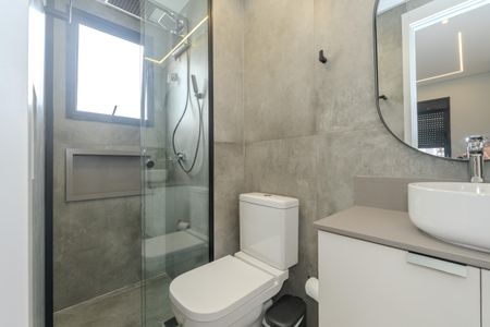 Banheiro de kitnet/studio para alugar com 1 quarto, 27m² em Bela Vista, São Paulo