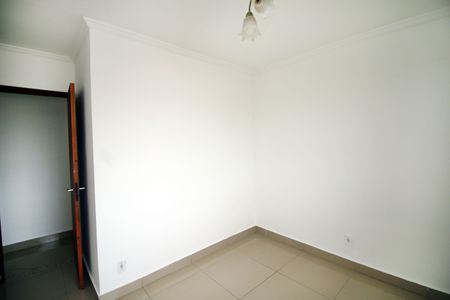 Quarto 2 de apartamento para alugar com 2 quartos, 45m² em Olaria, Rio de Janeiro