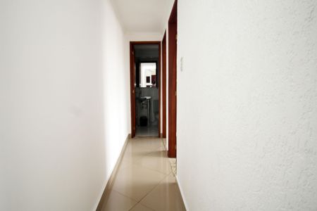 Sala - Corredor de apartamento para alugar com 2 quartos, 45m² em Olaria, Rio de Janeiro