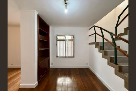 Casa à venda com 222m², 3 quartos e 2 vagasSala