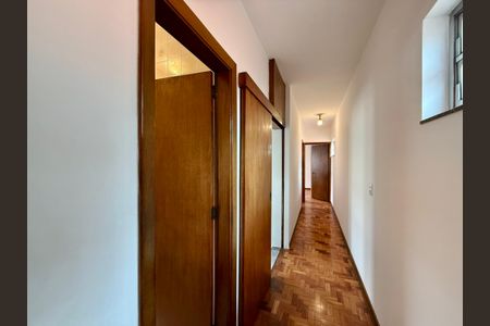 Casa à venda com 222m², 3 quartos e 2 vagasCorredor Quartos 