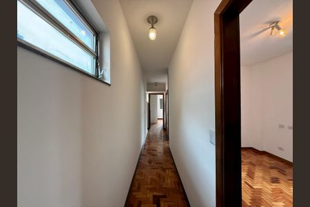 Casa à venda com 222m², 3 quartos e 2 vagasCorredor Quartos 