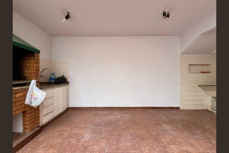 Casa à venda com 222m², 3 quartos e 2 vagasQuintal