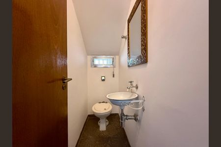 Casa à venda com 222m², 3 quartos e 2 vagasLavabo