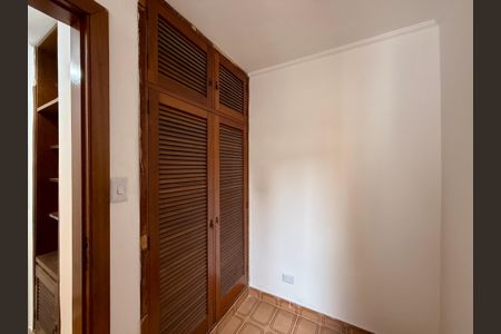 Casa à venda com 222m², 3 quartos e 2 vagasQuarto 2 de Serviço