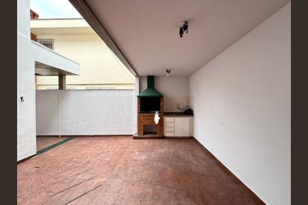 Casa à venda com 222m², 3 quartos e 2 vagasQuintal