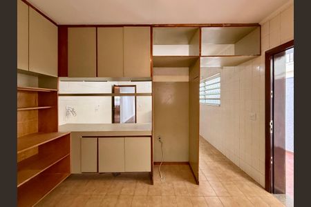 Casa à venda com 222m², 3 quartos e 2 vagasCozinha 