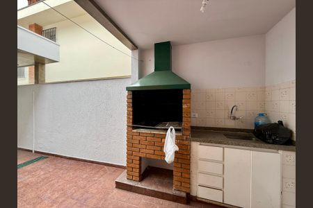 Casa à venda com 222m², 3 quartos e 2 vagasQuintal