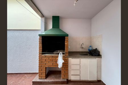 Casa à venda com 222m², 3 quartos e 2 vagasQuintal