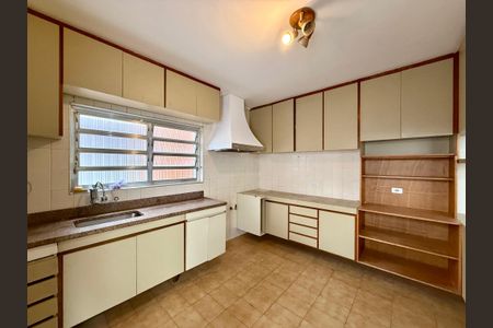 Casa à venda com 222m², 3 quartos e 2 vagasCozinha 