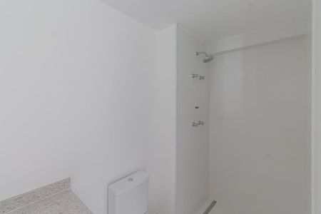 Banheiro de kitnet/studio à venda com 1 quarto, 27m² em Indianópolis, São Paulo