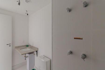 Banheiro de kitnet/studio à venda com 1 quarto, 27m² em Indianópolis, São Paulo