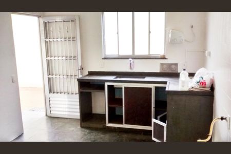 Cozinha de casa de condomínio para alugar com 3 quartos, 120m² em Taquara, Rio de Janeiro