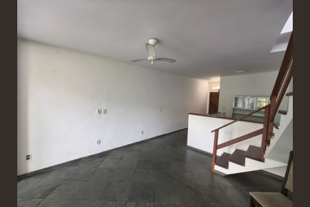 Casa de condomínio à venda com 140m², 2 quartos e sem vagaSala