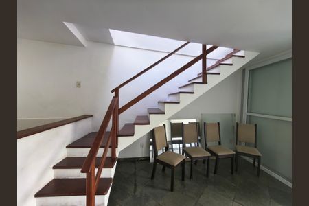Casa de condomínio à venda com 140m², 2 quartos e sem vagaEscada Andar Superior