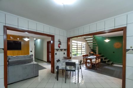 Casa à venda com 260m², 5 quartos e 5 vagasCozinha