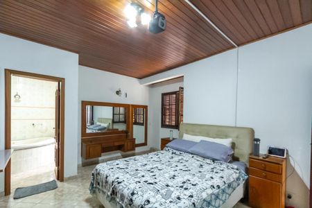 Casa à venda com 260m², 5 quartos e 5 vagasSuíte