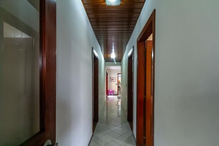 Casa à venda com 260m², 5 quartos e 5 vagasCorredor