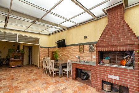 Casa à venda com 260m², 5 quartos e 5 vagasChurrasqueira