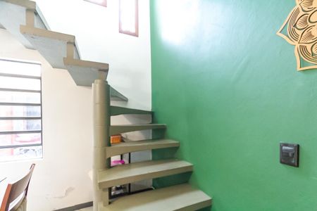 Casa à venda com 260m², 5 quartos e 5 vagasEscada