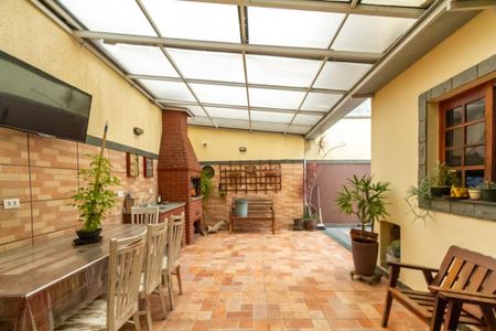 Casa à venda com 260m², 5 quartos e 5 vagasChurrasqueira