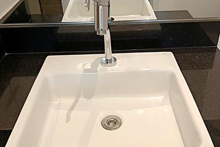 Studio para alugar com 32m², 1 quarto e 1 vaga Studio para alugar com 32m², 1 quarto e 1 vagaBanheiro