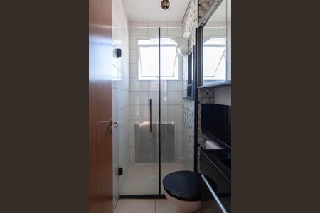 Banheiro social de apartamento para alugar com 2 quartos, 47m² em Chacaras Reunidas Santa Terezinha, Contagem