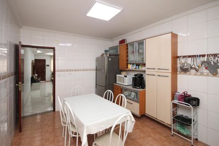 Casa para alugar com 208m², 3 quartos e 2 vagasCozinha 