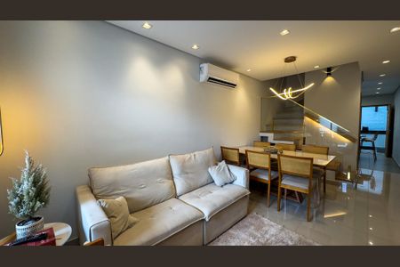 Casa para alugar com 94m², 2 quartos e 2 vagas Casa para alugar com 94m², 2 quartos e 2 vagasSala