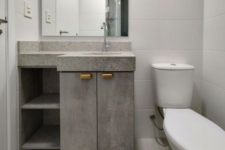 Banheiro de apartamento para alugar com 1 quarto, 53m² em Real, Praia Grande