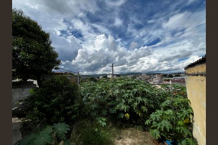 Casa para alugar com 250m², 4 quartos e 1 vagaQuintal