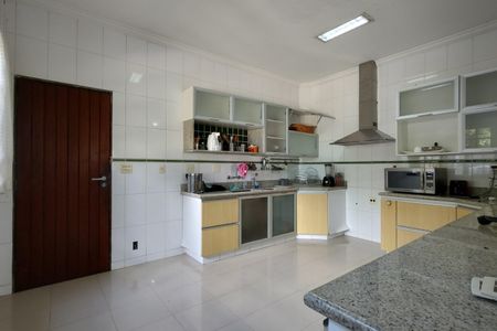 Casa de condomínio à venda com 1000m², 4 quartos e 5 vagas Casa de condomínio à venda com 1000m², 4 quartos e 5 vagasCozinha - Armários