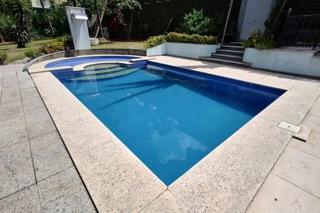 Casa de condomínio à venda com 1000m², 4 quartos e 5 vagas Casa de condomínio à venda com 1000m², 4 quartos e 5 vagasPiscina