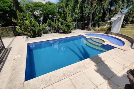 Casa de condomínio à venda com 1000m², 4 quartos e 5 vagas Casa de condomínio à venda com 1000m², 4 quartos e 5 vagasPiscina