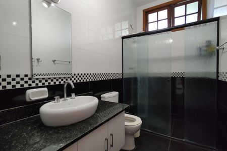 Casa de condomínio à venda com 1000m², 4 quartos e 5 vagas Casa de condomínio à venda com 1000m², 4 quartos e 5 vagasBanheiro Social