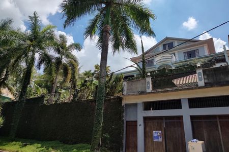 Casa de condomínio à venda com 1000m², 4 quartos e 5 vagas Casa de condomínio à venda com 1000m², 4 quartos e 5 vagasFachada