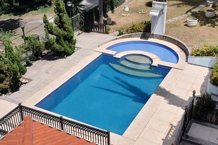 Casa de condomínio à venda com 1000m², 4 quartos e 5 vagas Casa de condomínio à venda com 1000m², 4 quartos e 5 vagasPiscina
