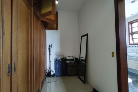 Casa de condomínio à venda com 1000m², 4 quartos e 5 vagas Casa de condomínio à venda com 1000m², 4 quartos e 5 vagasCloset