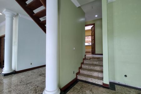 Casa de condomínio à venda com 1000m², 4 quartos e 5 vagas Casa de condomínio à venda com 1000m², 4 quartos e 5 vagasSala